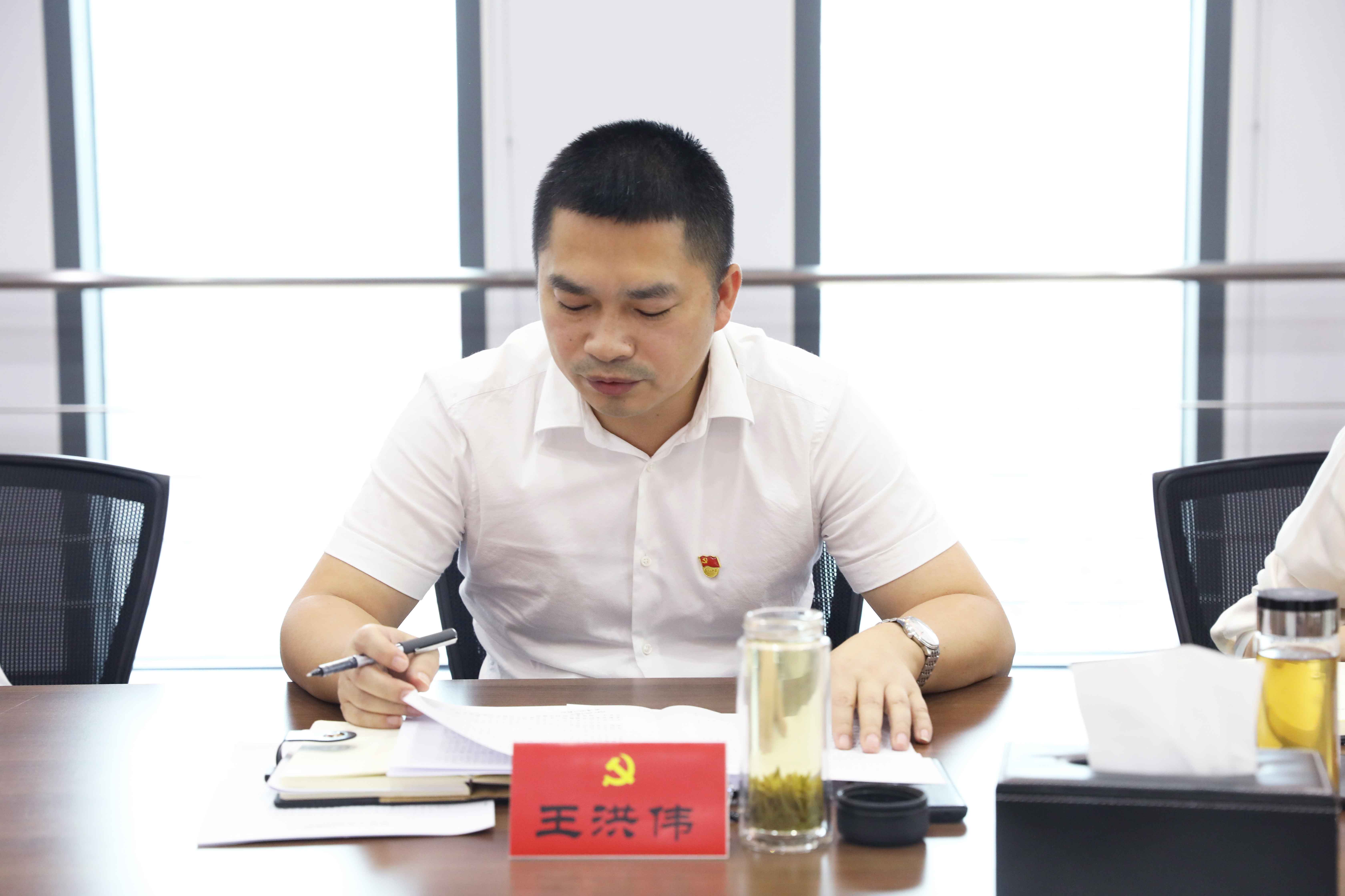 党委书记、董事长王洪伟讲授专题党课.jpg