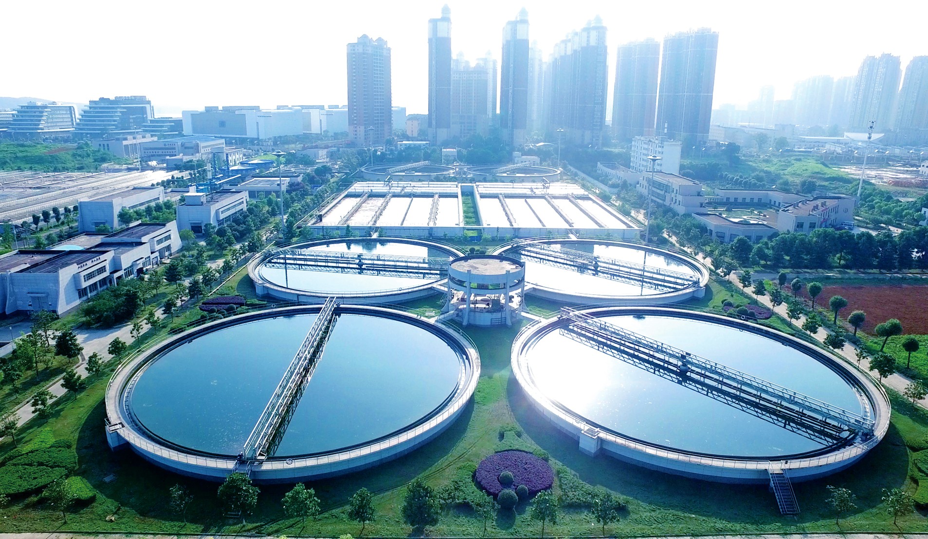 龙王嘴污水处理厂（2014年武汉“建筑力量”最佳民生工程）.jpg
