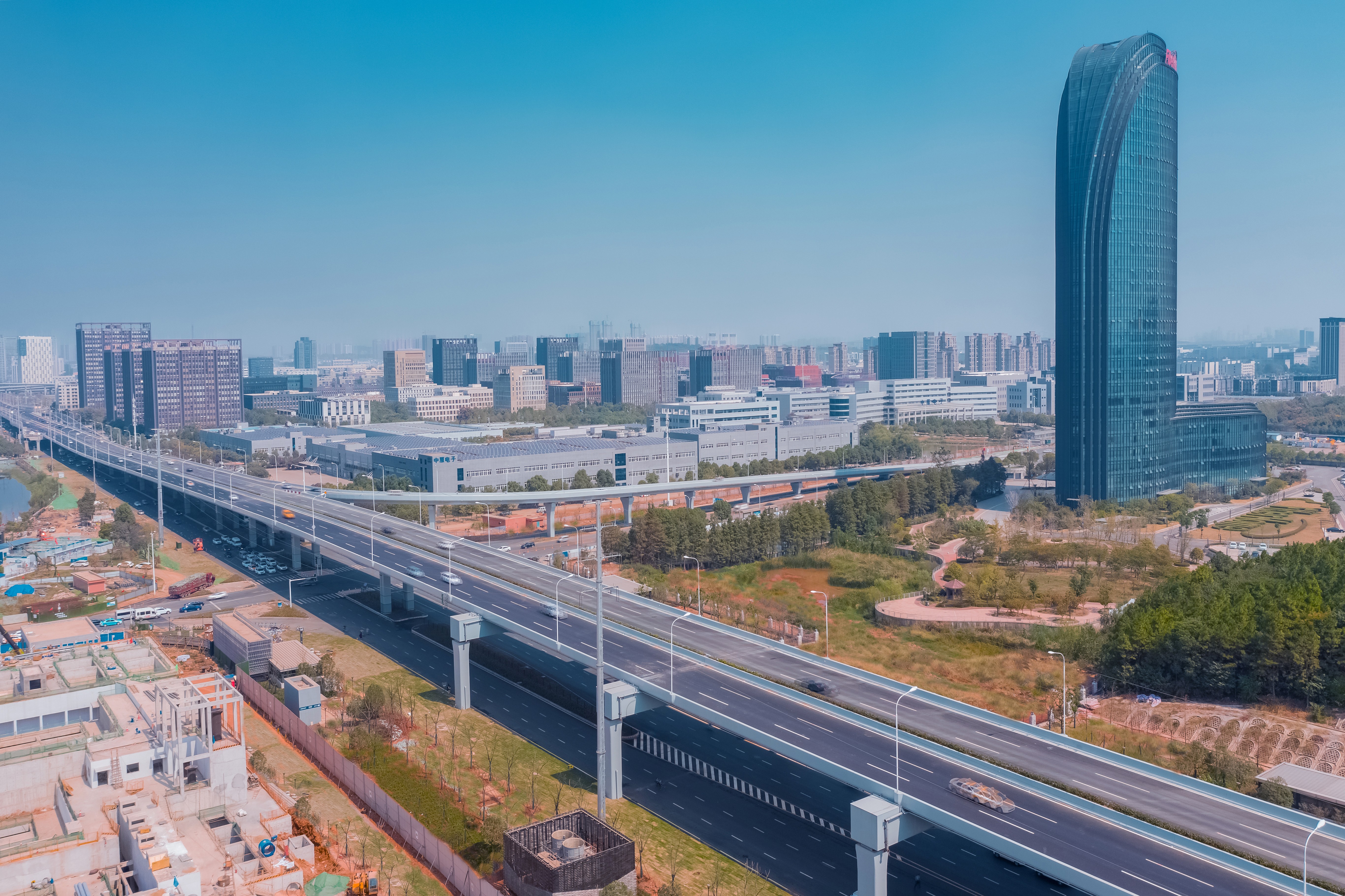 光谷大道南延（三环线—外环线）工程.jpg
