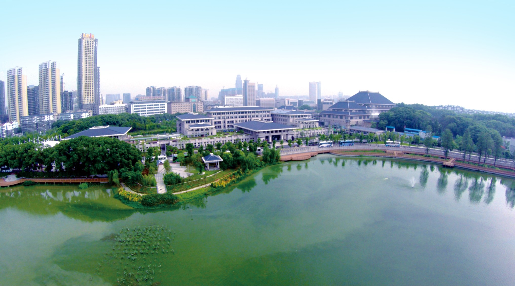 天鹅湖周边环境整治工程（中国市政金杯示范工程）.jpg