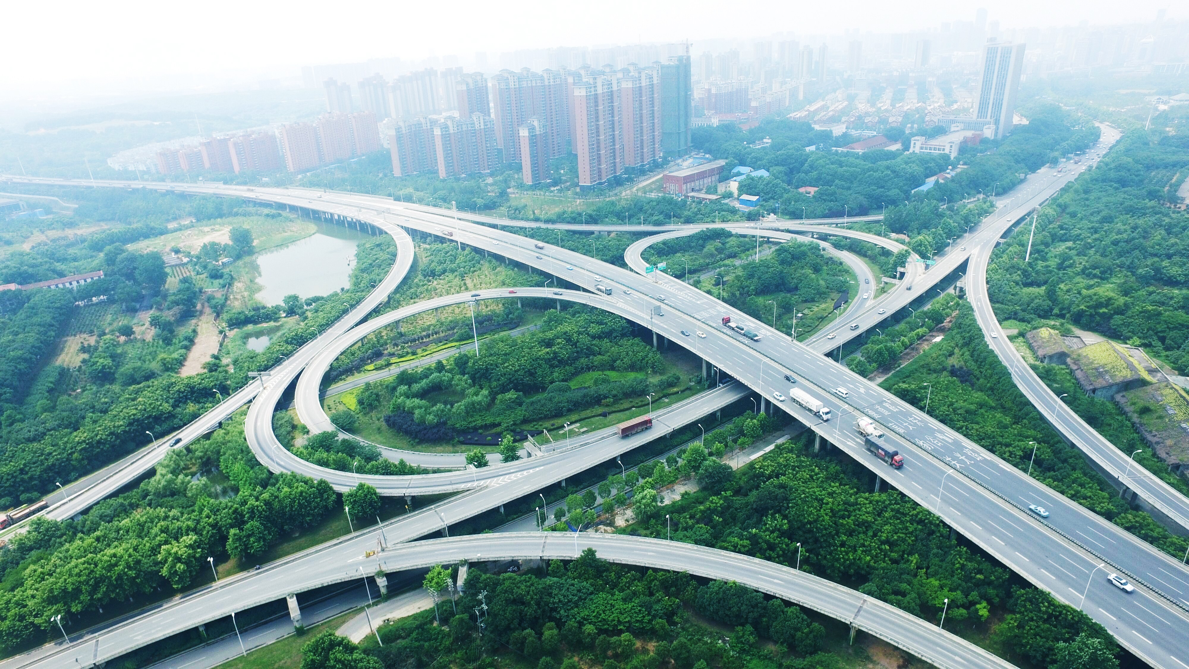 武汉三环东段（青化路立交—老武黄立交）道路工程（中国市政金杯示范工程）.jpg